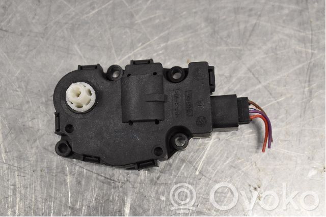 BMW 5 F10 F11 Ilmastointilaitteen läpän käyttölaite/moottori (A/C)