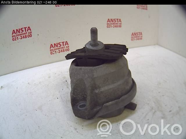 Moottorin kiinnikekorvake   677502701