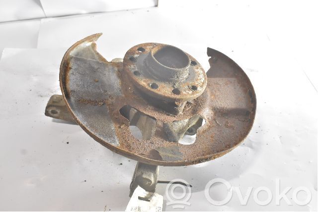 Front wheel hub spindle knuckle