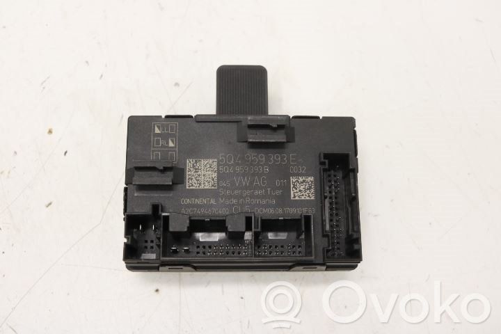 Unidad de control/módulo de la puerta   5Q4959393E