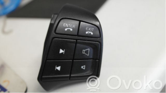 Volvo XC70 Butoane/comutatoare pe volan 