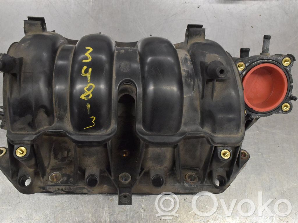 Volkswagen Golf IV Colector de admisión 