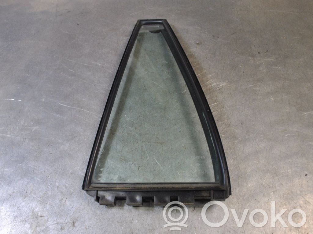 Ventanilla de ventilación de la puerta trasera   6818912310