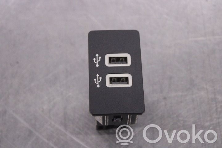 Ford Transit -  Tourneo Connect USB jungtis 