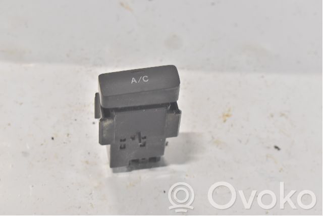 Interruptor del aire acondicionado (A/C)   153635