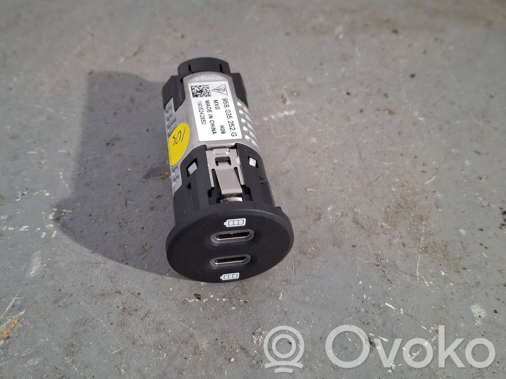 Porsche Macan (95B) Enchufe conector USB 