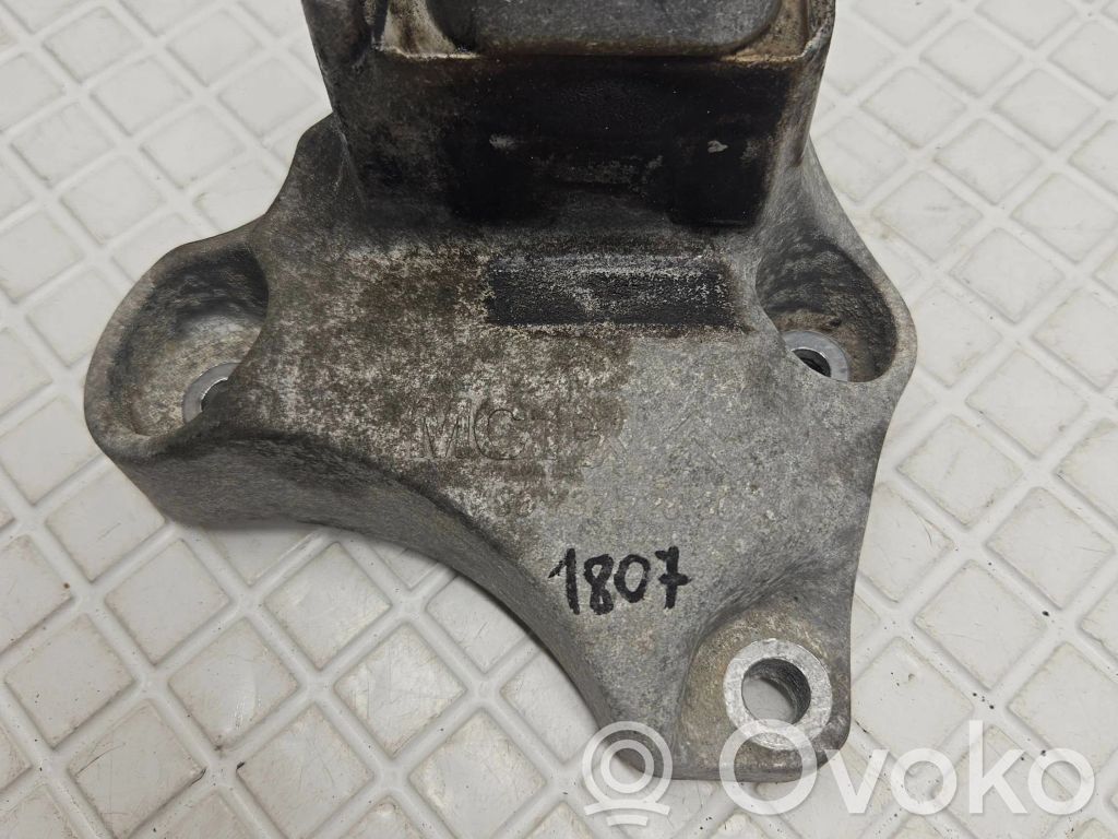 Peugeot 308 Gearbox mounting bracket 