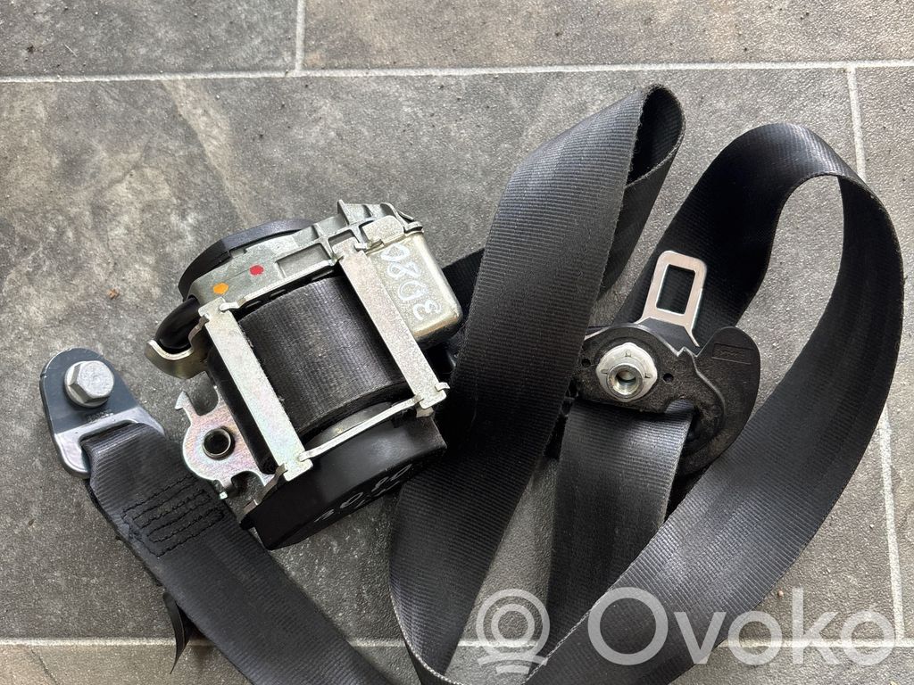 Peugeot 508 RXH Front seatbelt 