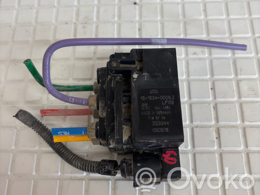 Audi Q7 4L Air suspension valve block 