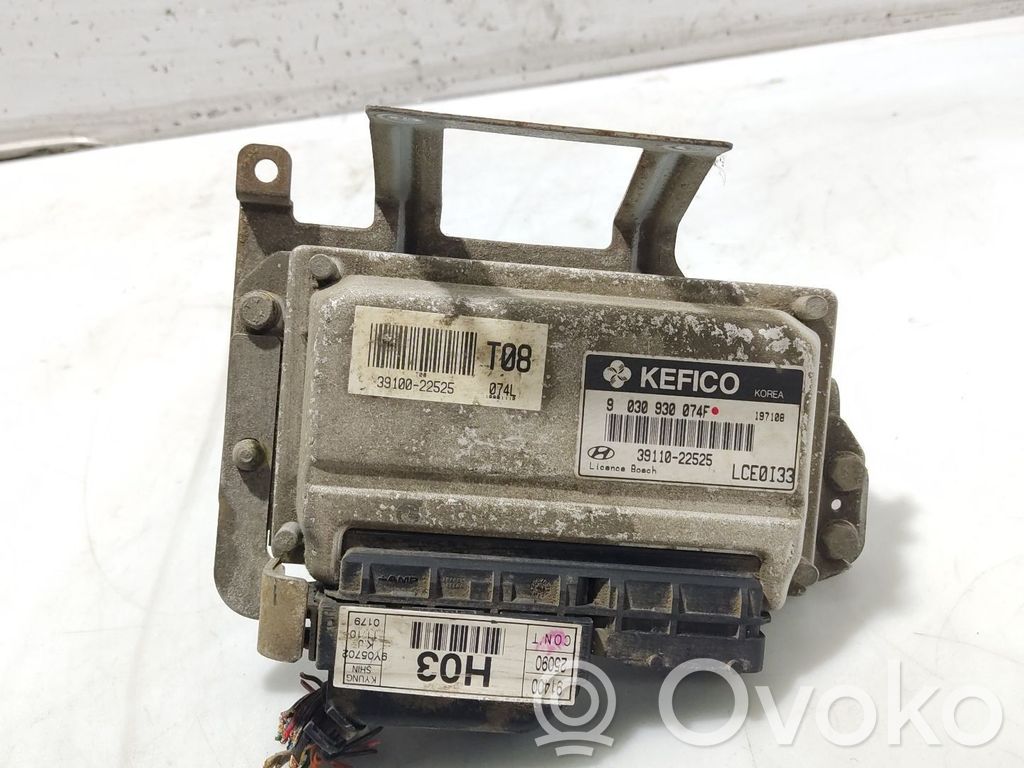Hyundai Accent Engine control unit/module 