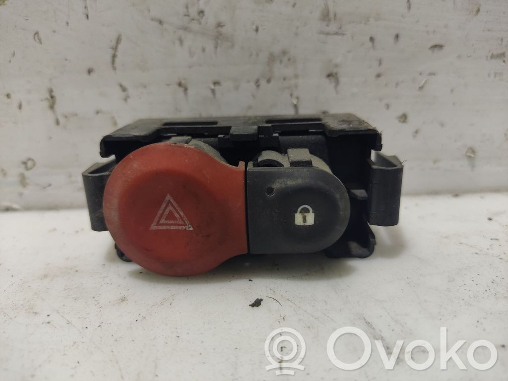 Botón interruptor de luz de peligro   8200214896A,88300000