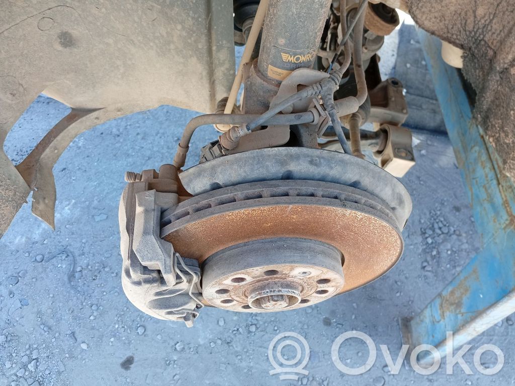 Skoda Octavia Mk2 (1Z) Zwrotnica koła przedniego 