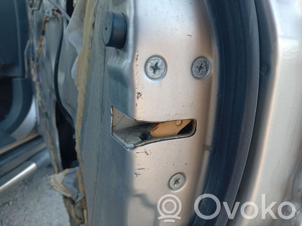 Honda CR-V Front door lock 