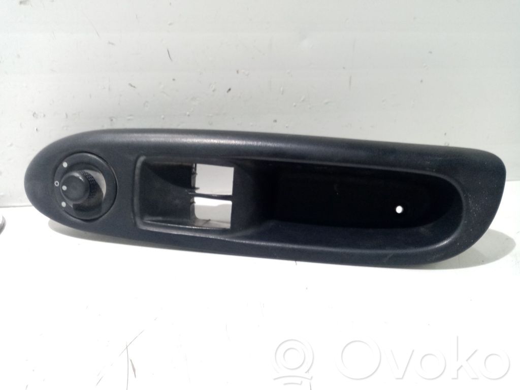 Renault Clio II Wing mirror switch 