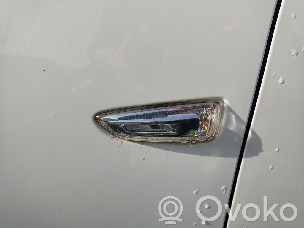 Opel Zafira C Kierunkowskaz błotnika przedniego 