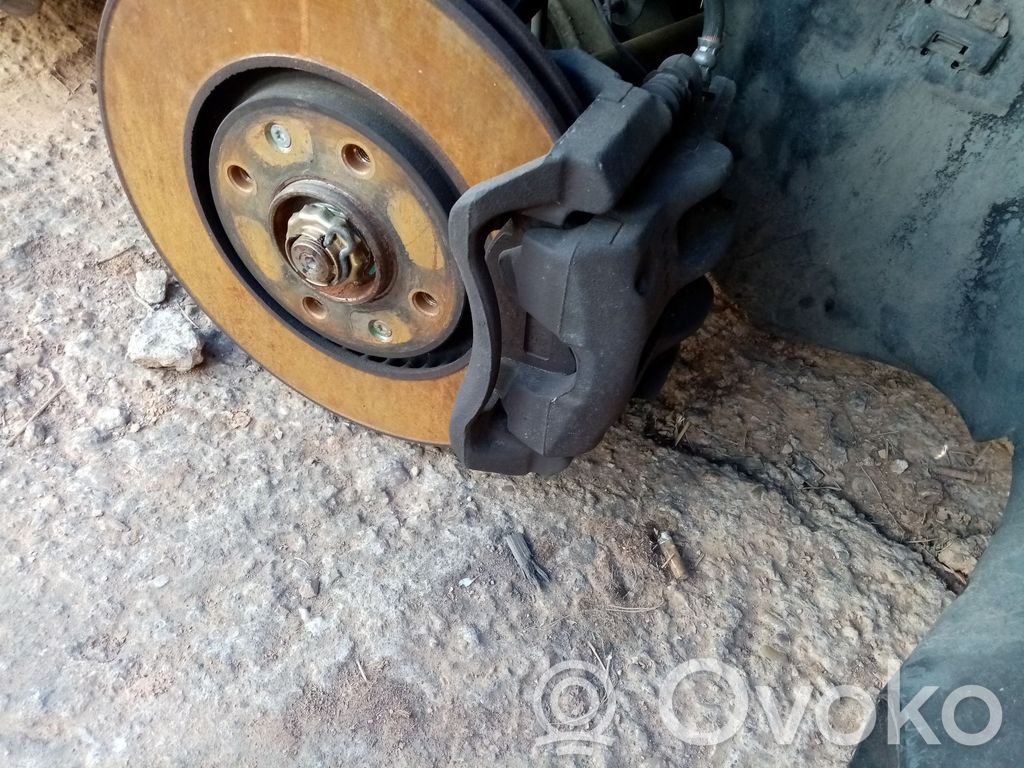 Peugeot 406 Zacisk hamulcowy przedni 