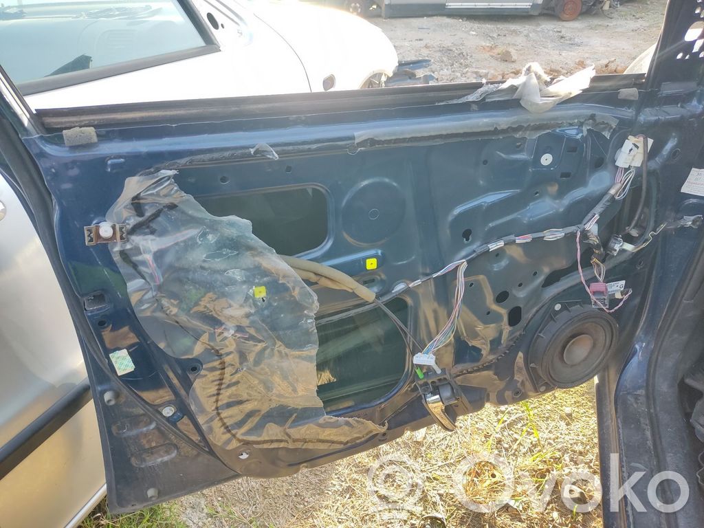 Toyota Corolla Verso E121 Manualny podnośnik szyby drzwi przednich 