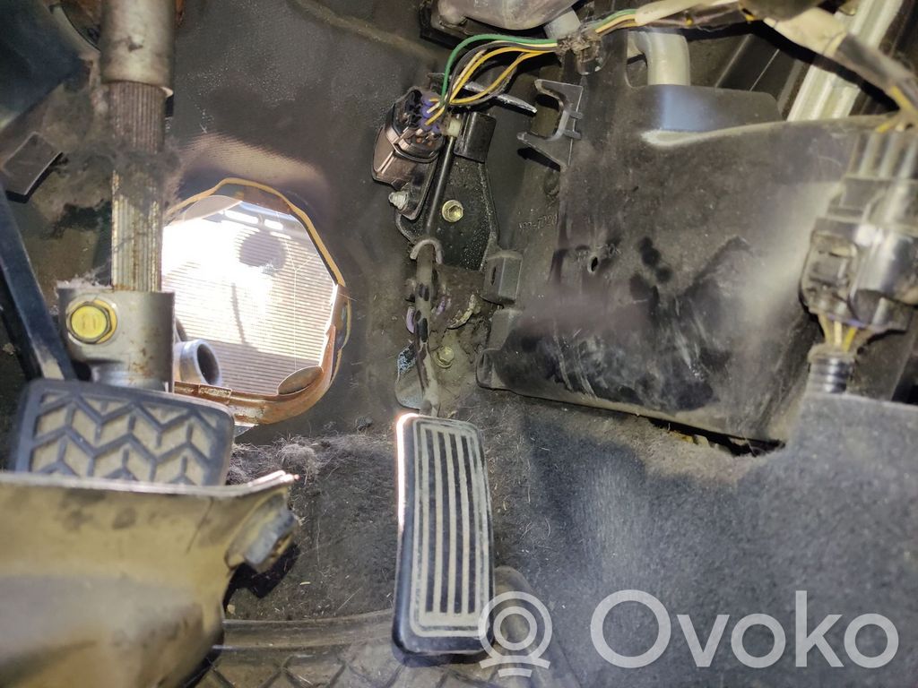 Toyota Corolla Verso E121 Kaasupoljin 