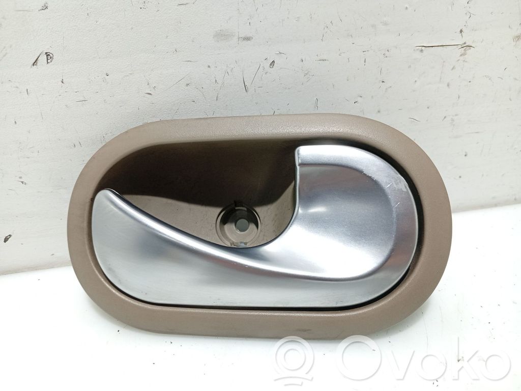 Renault Clio III Manecilla interna puerta trasera 