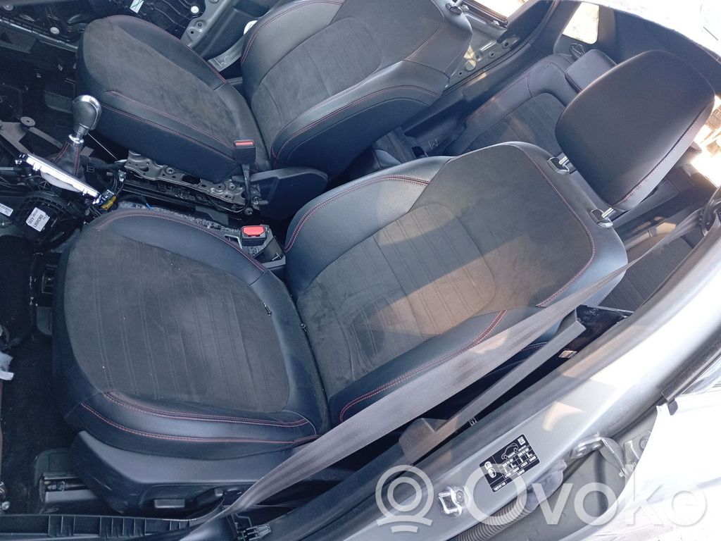 Ford Kuga III Etumatkustajan istuin 