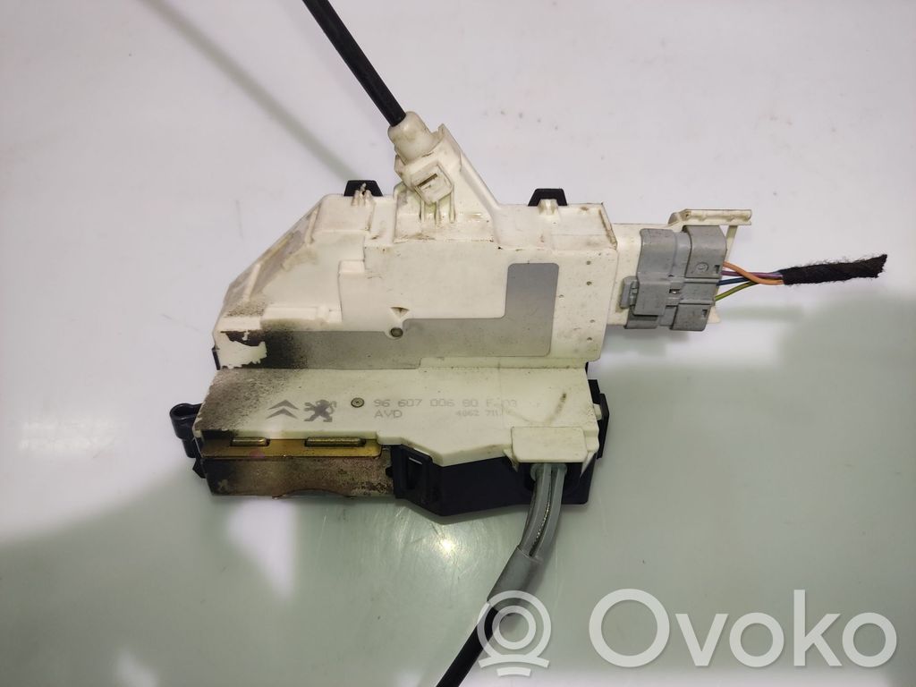 Citroen C4 I Picasso Front door lock 
