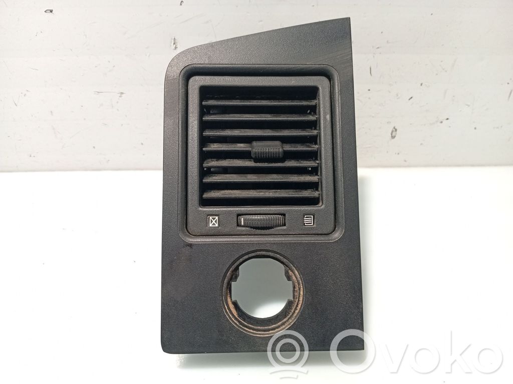 Nissan Atleon Grilă ventilație centrală 