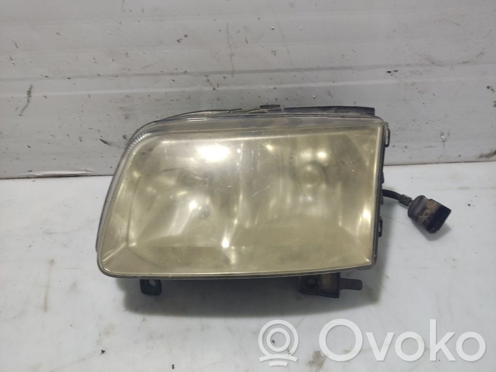 Volkswagen Polo Lampa przednia 