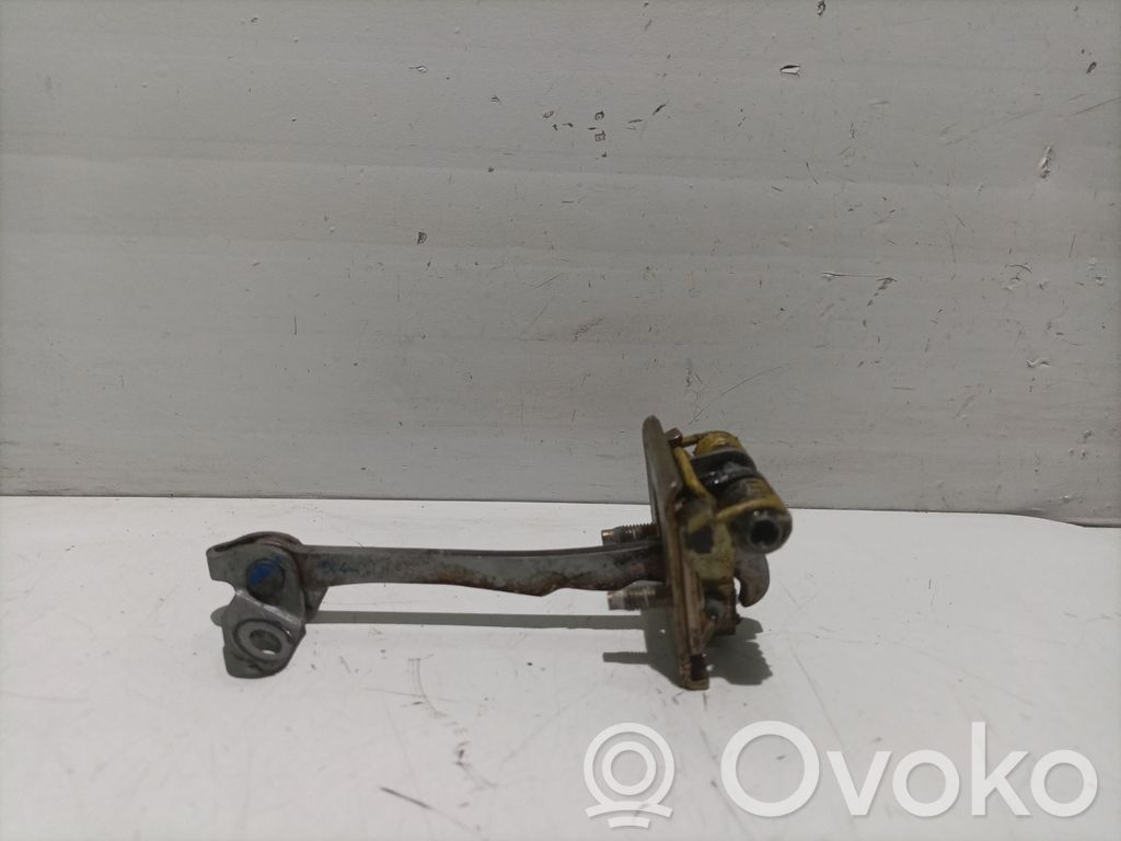 Citroen C5 Takaoven pidätin 