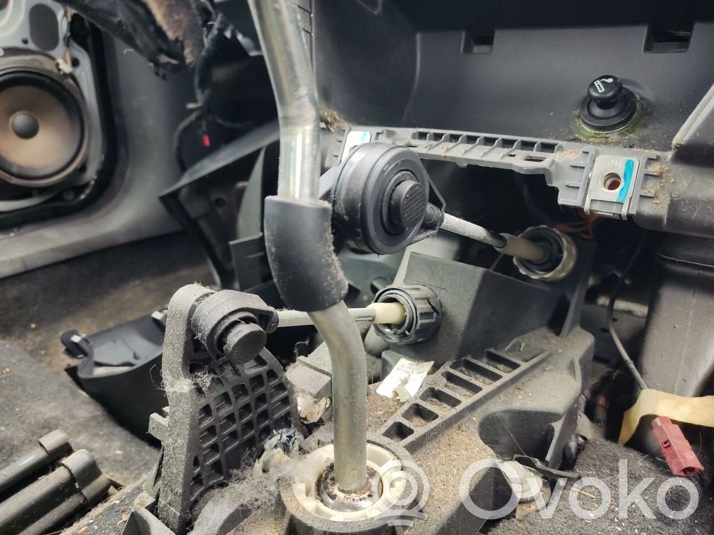 Ford Focus Gear shift cable linkage 