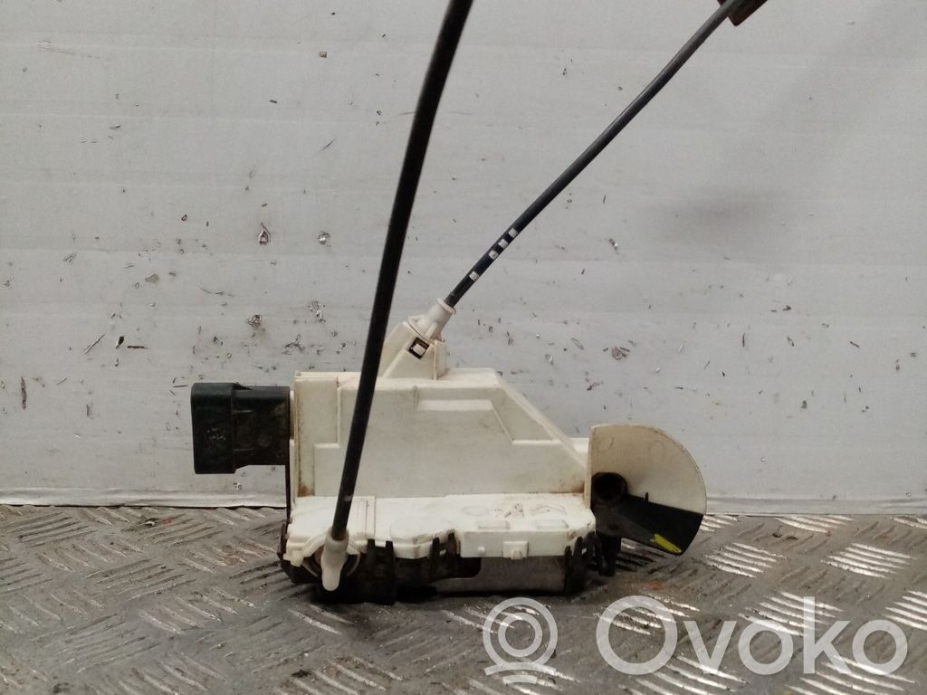 Cerradura de puerta delantera