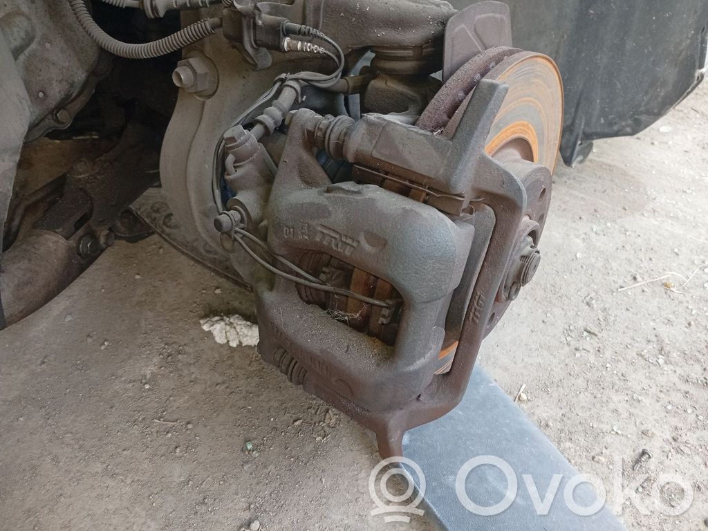 Peugeot 407 Zacisk hamulcowy przedni 