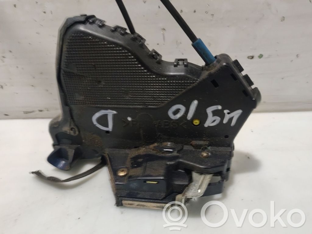 Toyota Corolla E120 E130 Priekšpusē slēdzene 