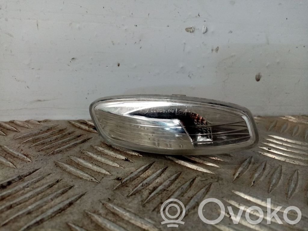 Citroen C4 Grand Picasso Front fender indicator light 