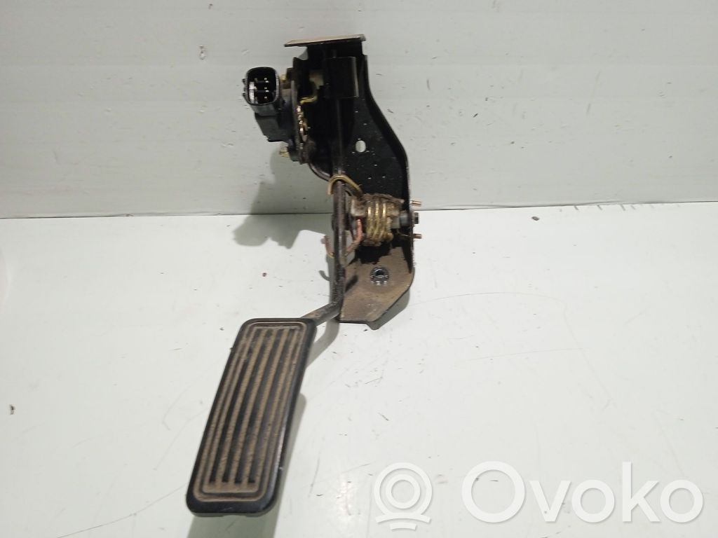 Toyota Corolla E110 Akceleratoriaus pedalas 