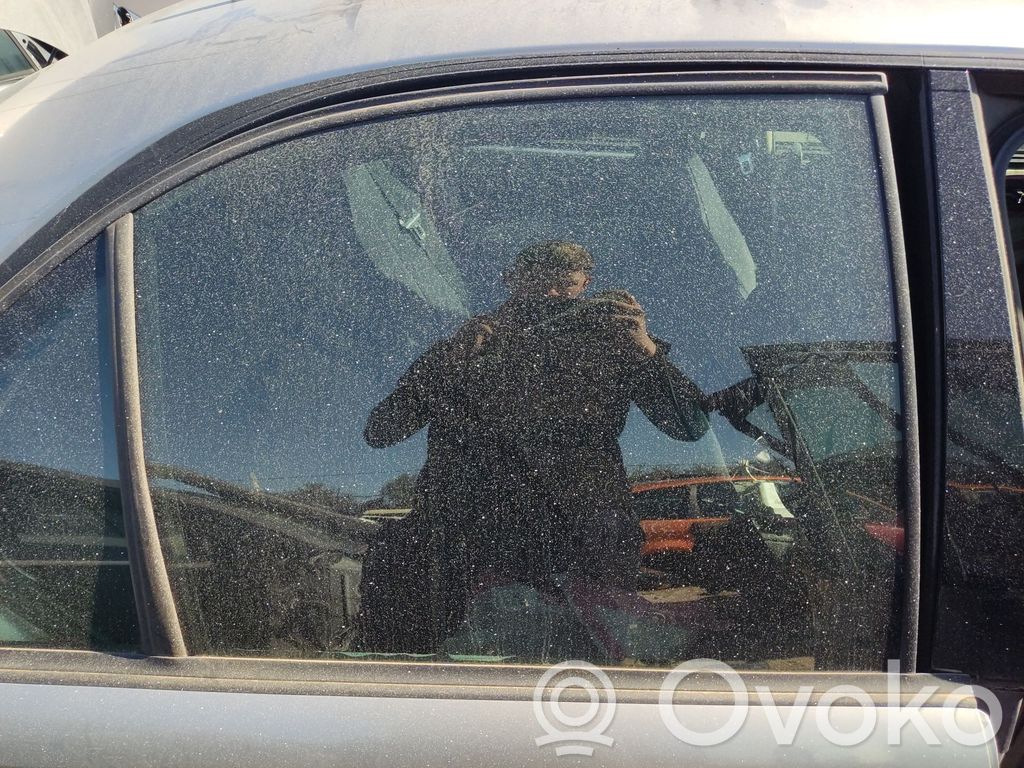 Opel Omega B1 Rear door window glass 