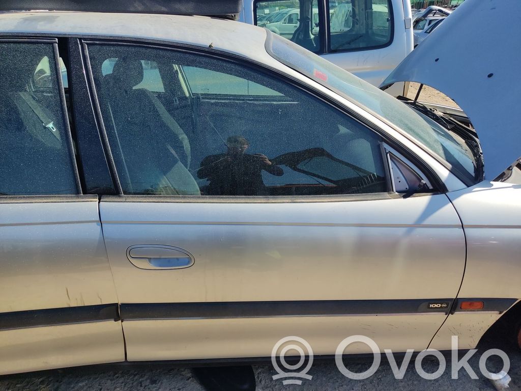 Opel Omega B1 Puerta delantera 