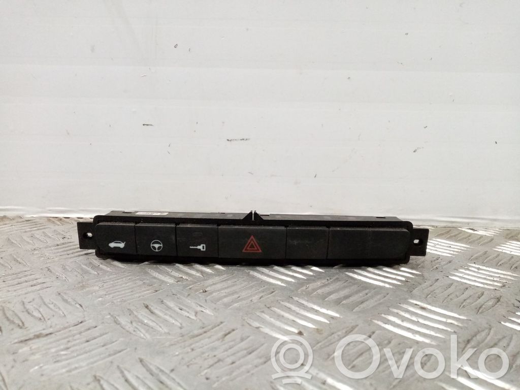 Fiat Grande Punto Przycisk świateł awaryjnych 