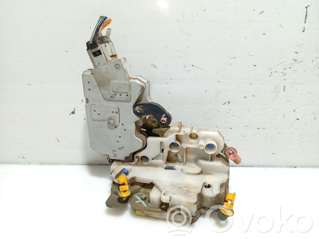 Nissan Primera Etuoven lukko 