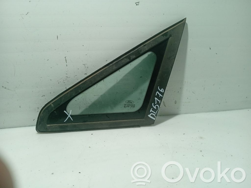 Front triangle window/glass   1382230