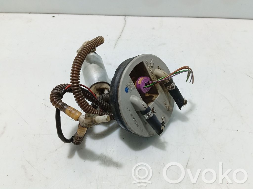 Audi A4 S4 B5 8D Bomba interna de combustible 