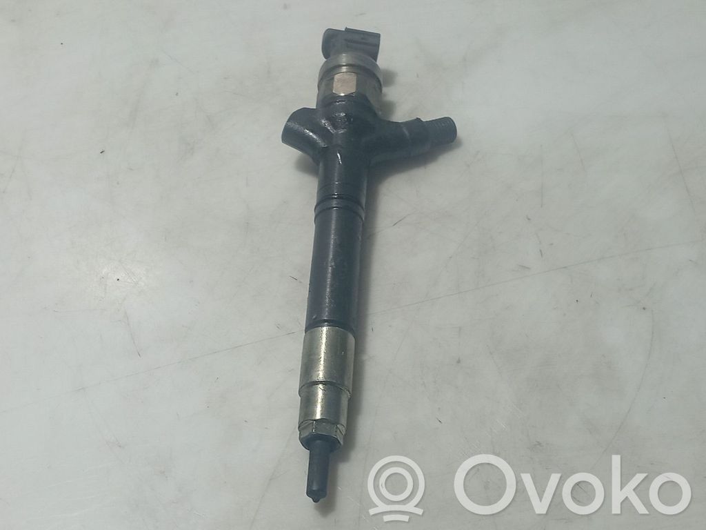 Toyota Avensis T250 Inyector de combustible