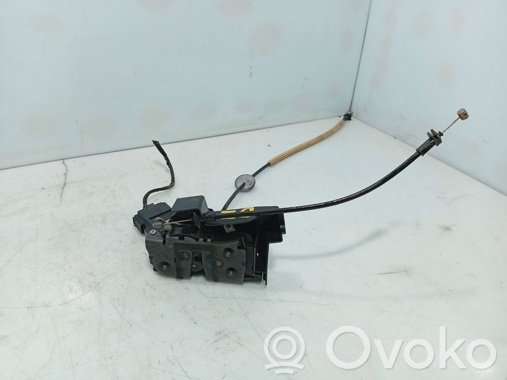 Ford Focus Priekšpusē slēdzene 