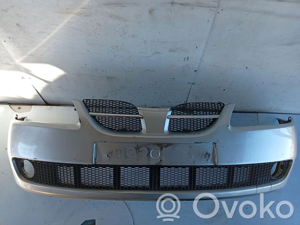 Nissan Almera N16 Parachoques delantero 