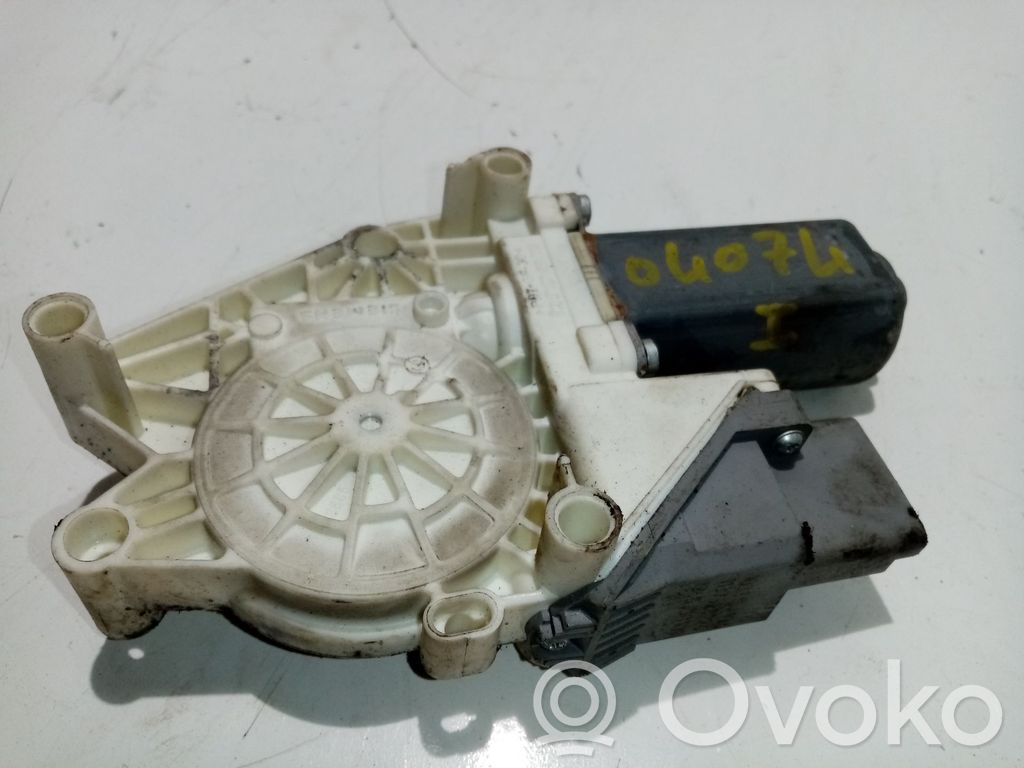 Peugeot 607 Motor del regulador de la ventanilla de la puerta delantera 