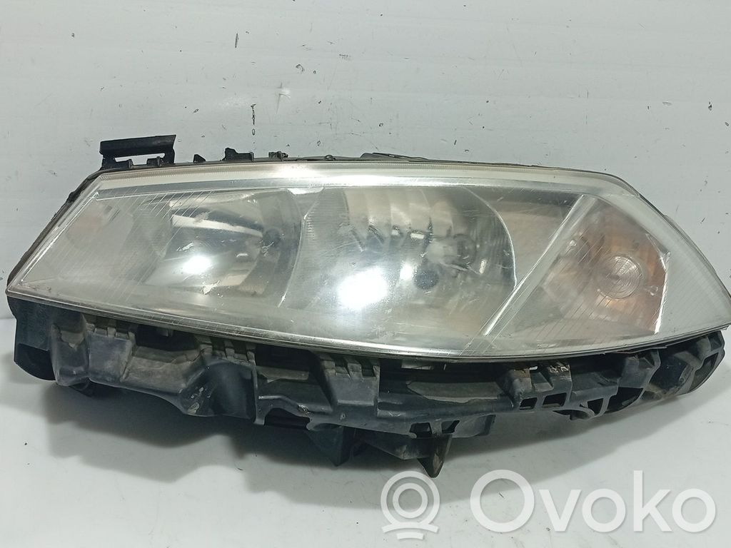 Renault Megane II Lampa przednia 