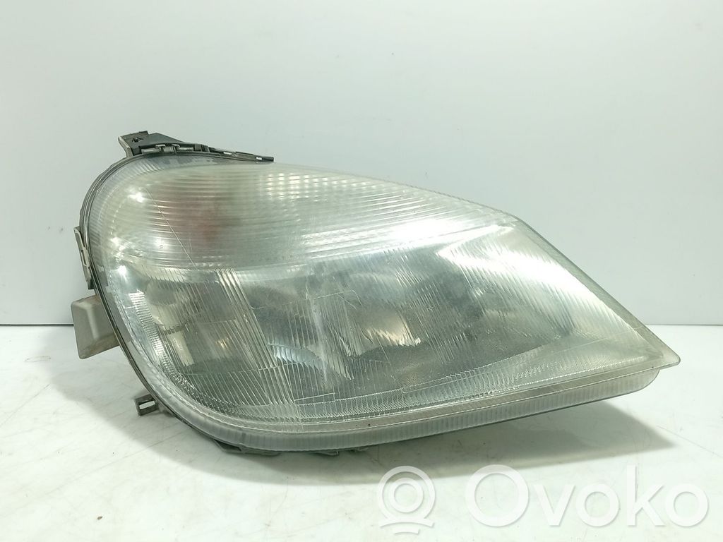 Mercedes-Benz Vaneo W414 Lampa przednia 