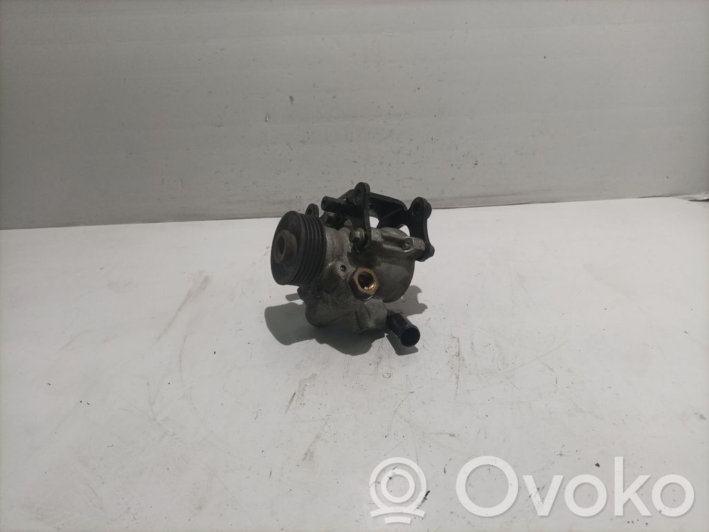 Ford Mondeo Mk III Ohjaustehostimen pumppu 