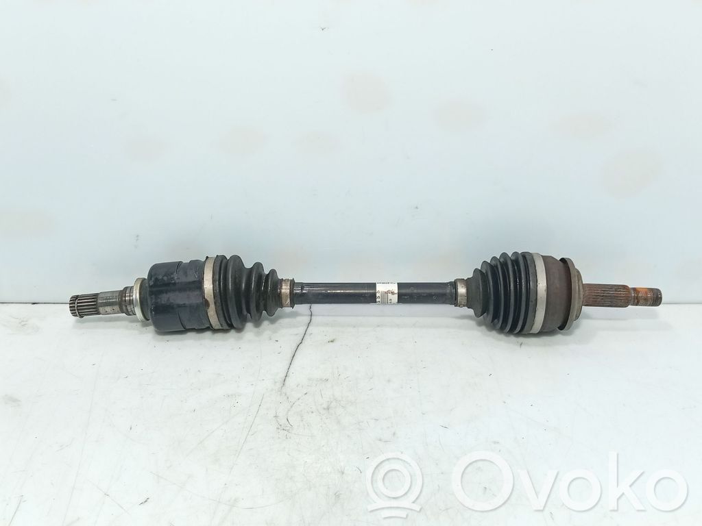 Toyota Auris E180 Półoś przednia 