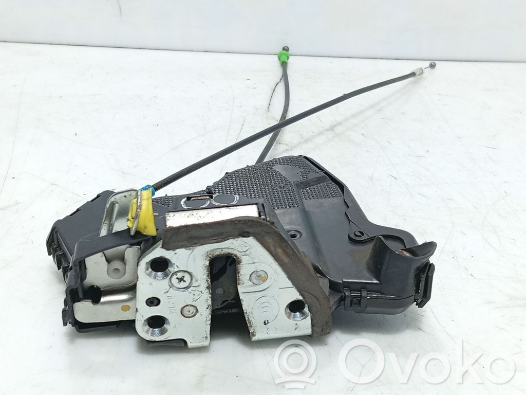 Toyota Auris E180 Front door lock 