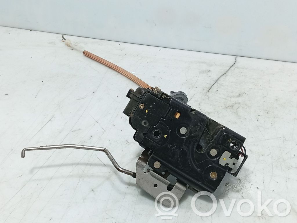 Audi A2 Priekšpusē slēdzene 